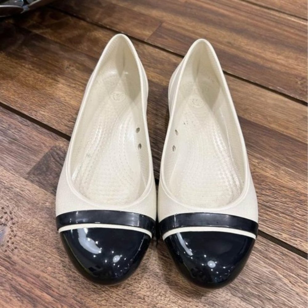 CROCS womans flats. Offwhite/black. New condition. Size 7. Perfect for daily or